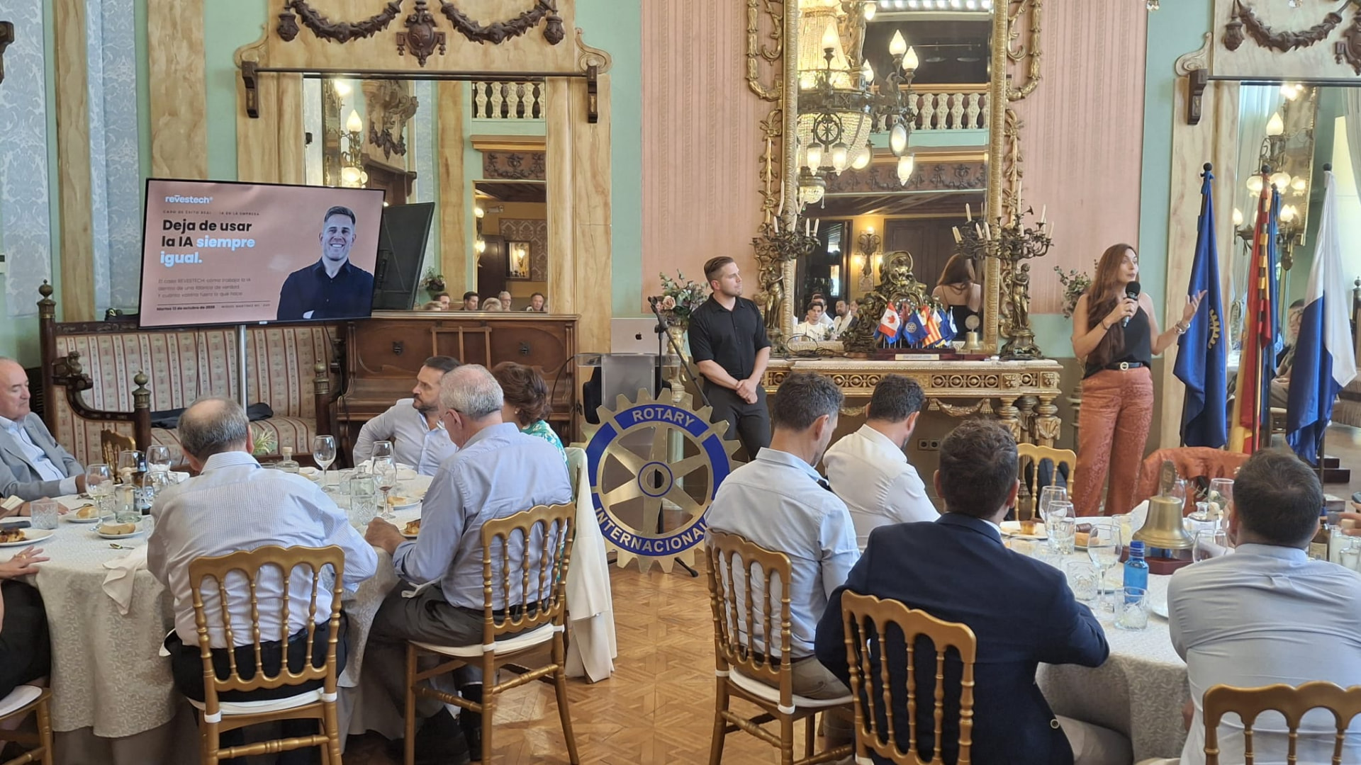 El CEO de REVESTECH explica en el Rotary Club Alicante Lucentum Puerto cómo la IA ha ahorrado más de 500.000 € a su empresa
