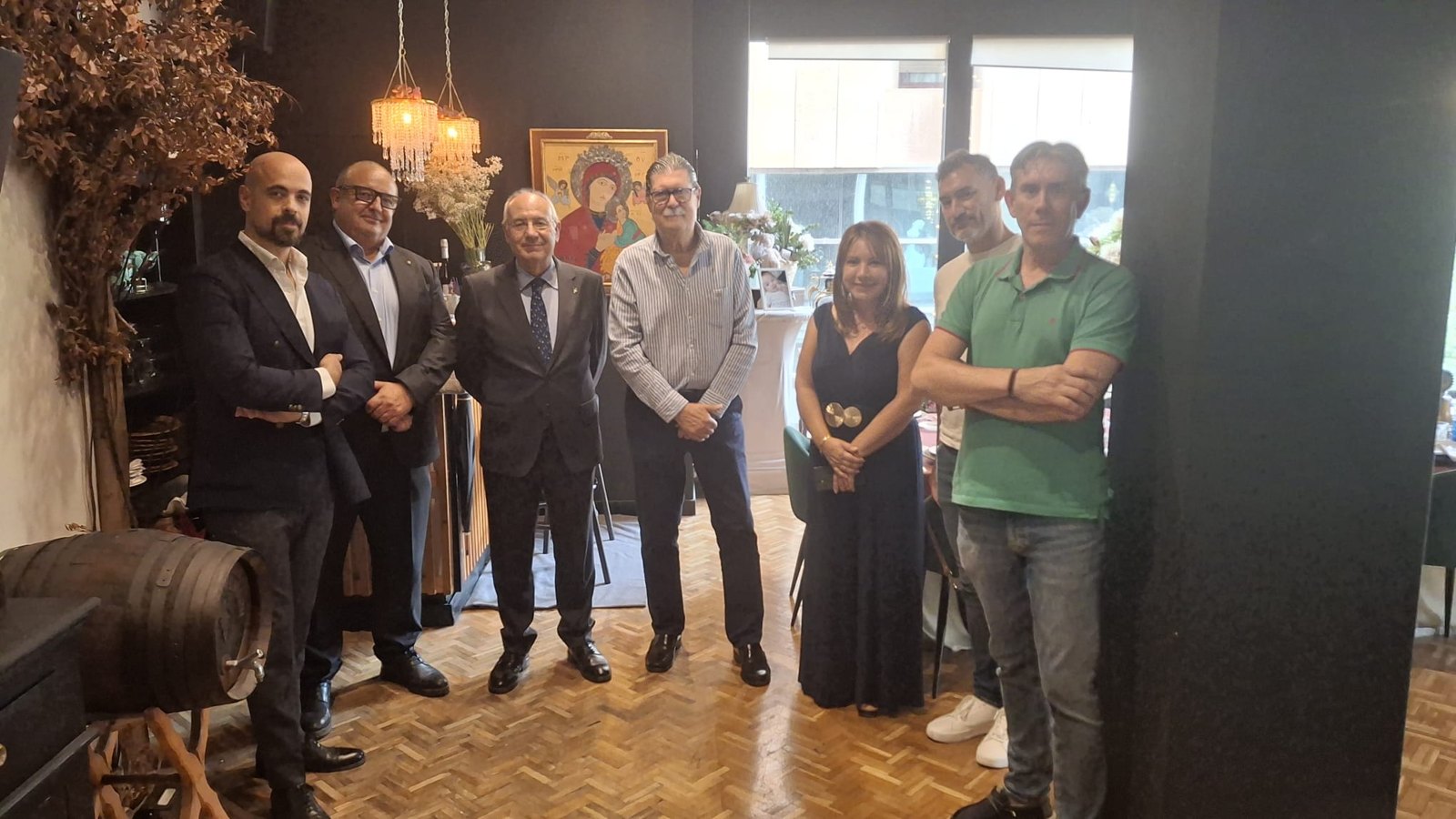 Socios del club junto a Matías Pérez Such