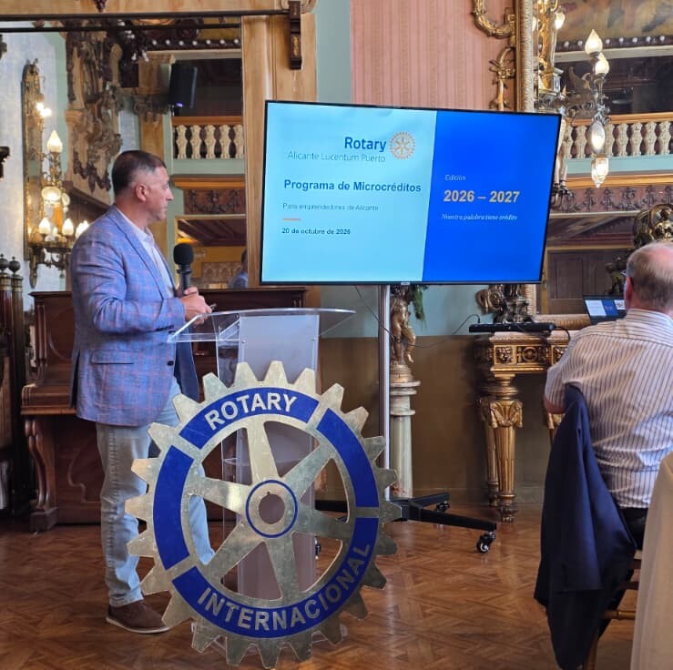 Paco Carreras presenting the club's microcredit programme