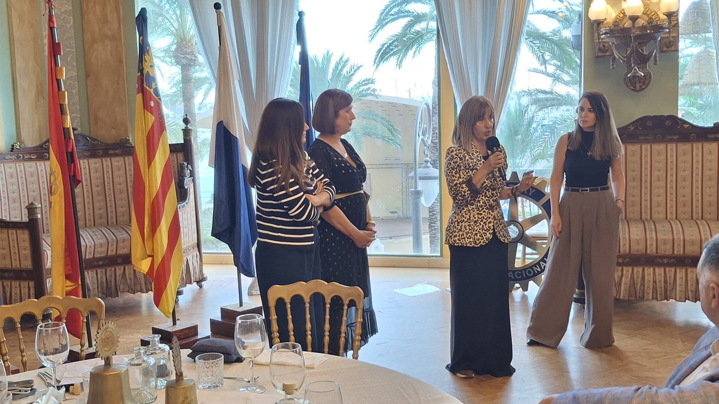 Sandra Torrighelli with the guests who came with her